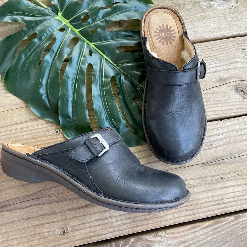 Ugg Livia Black Leather Slip On Mules Sherpa Lined Size 6